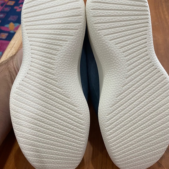 Allbirds big kids size Y1 wool runners. Never worn. Brand new without box. - Picture 4 of 4